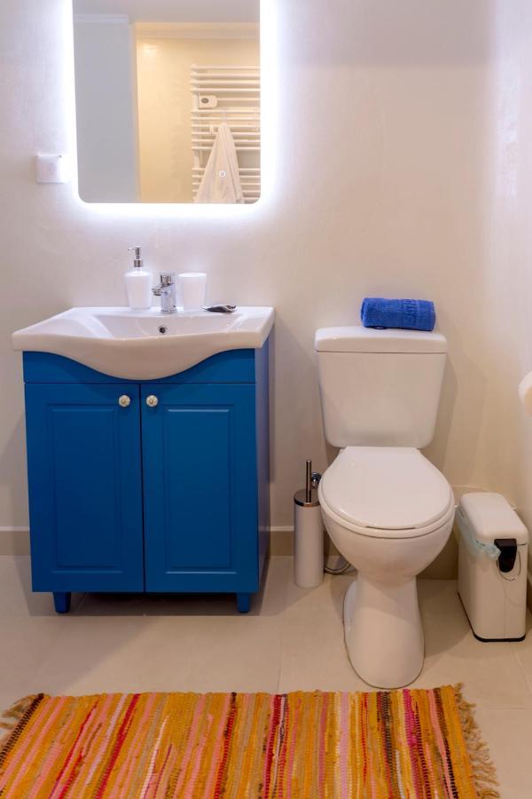 Blue And White Apartment Vipgreece Atena Exterior foto