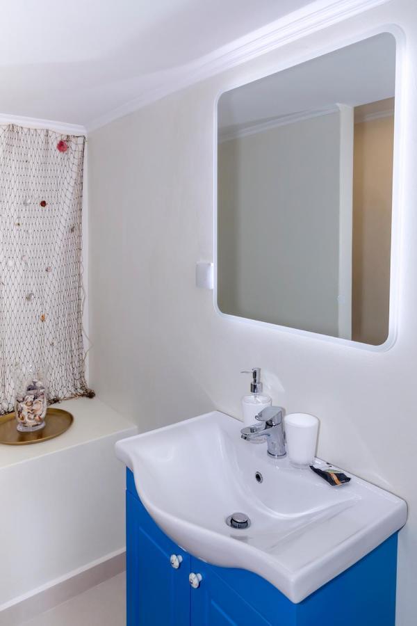 Blue And White Apartment Vipgreece Atena Exterior foto