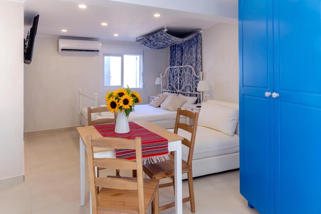 Blue And White Apartment Vipgreece Atena Exterior foto